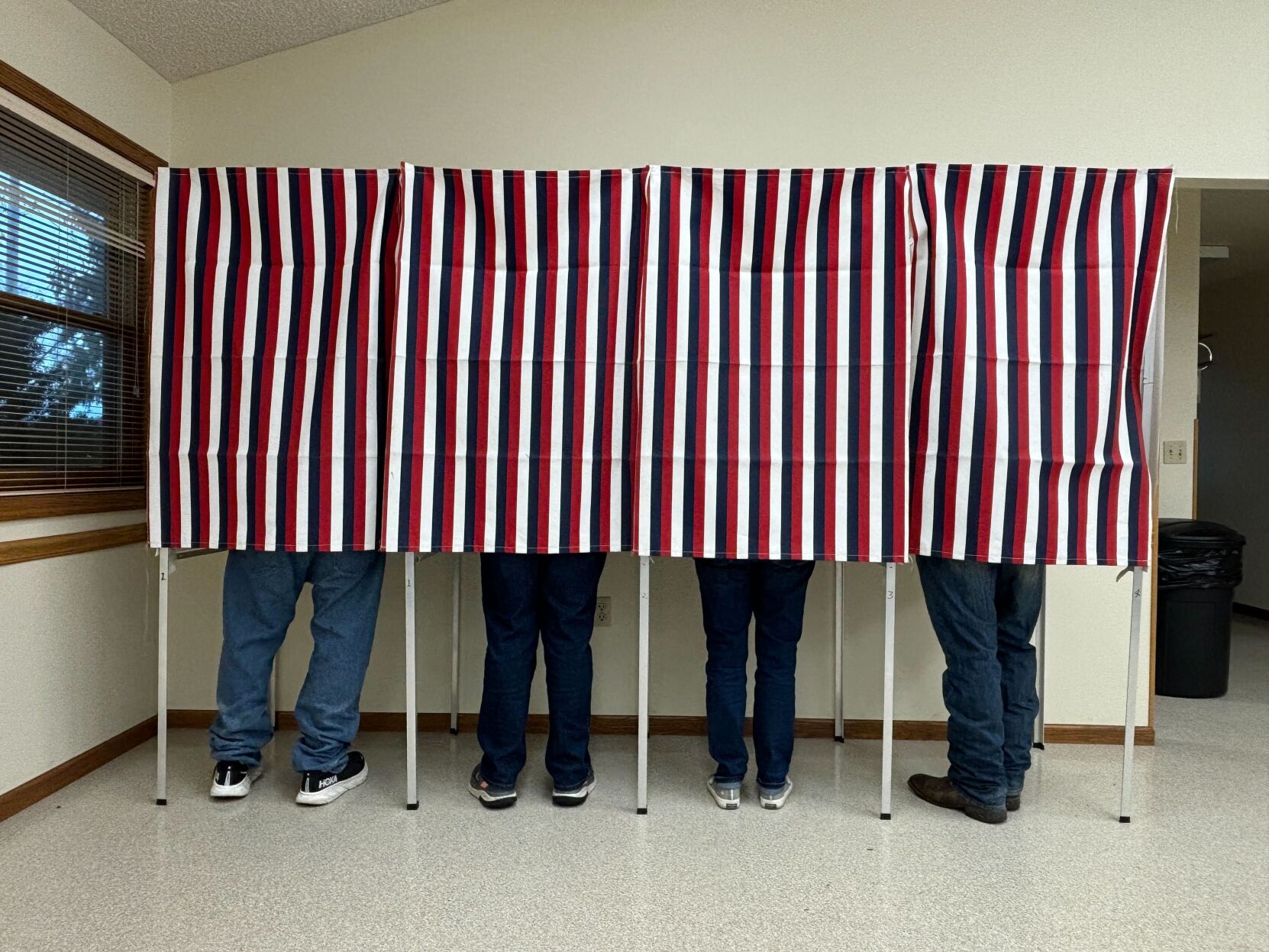 Americana voting curtains